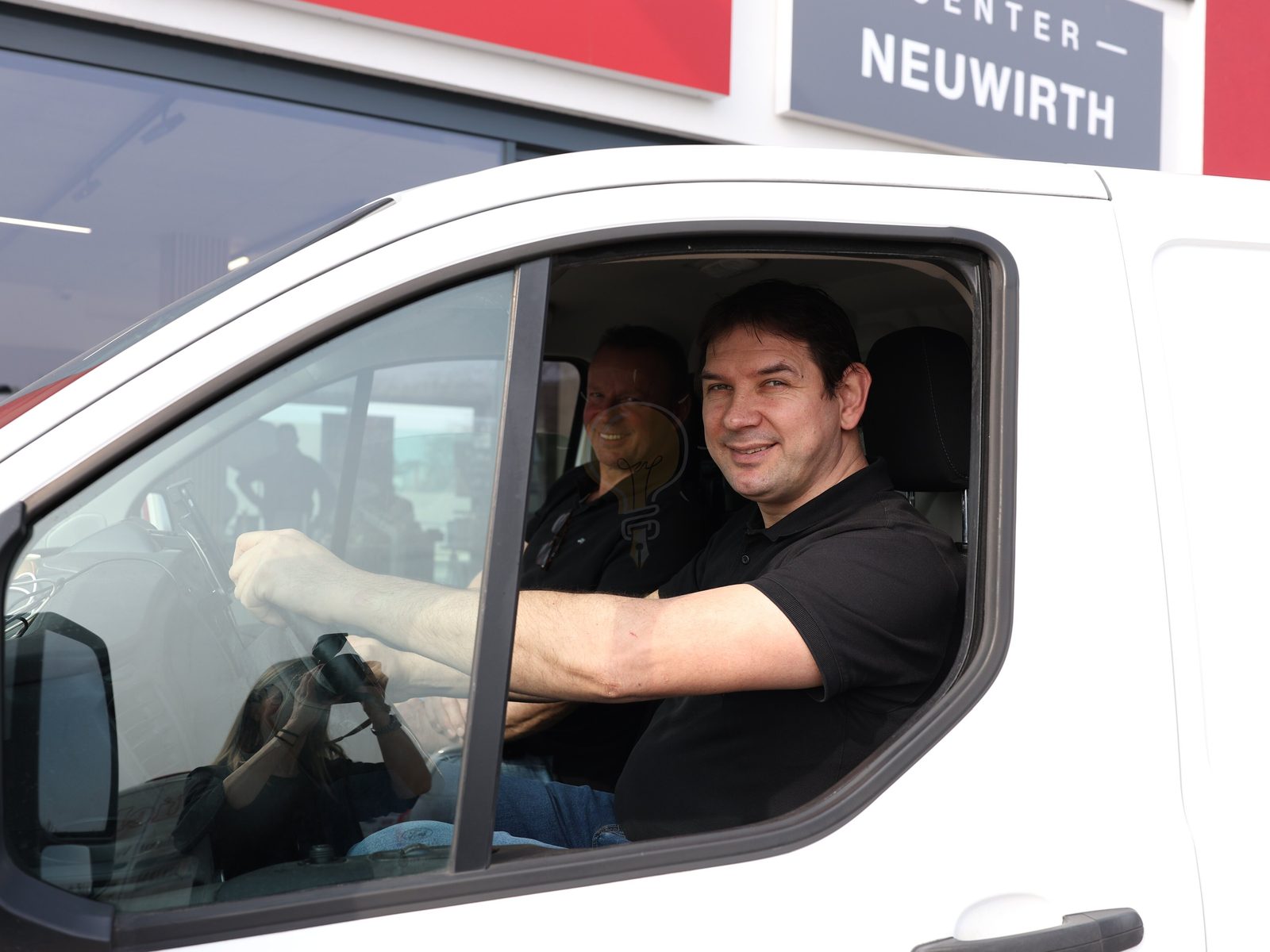 Braucht es ein Ersatzteil, kommen wir meist innerhalb von zwei weiteren Werktagen — weitere Anfahrten verrechnen wir Ihnen nicht.
